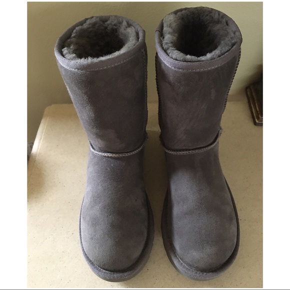 UGG SHORT CLASSIC II BOOTS - Picture 3 of 11